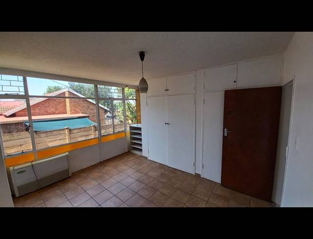 1 BEDROOM APARTMENT FOR SALE IN MOUNTAIN VIEW
